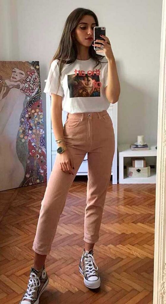 cool com t-shirt, t-shirt, calça rosa e all star
