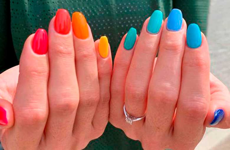 Unhas multicoloridas: como investir na tendência
