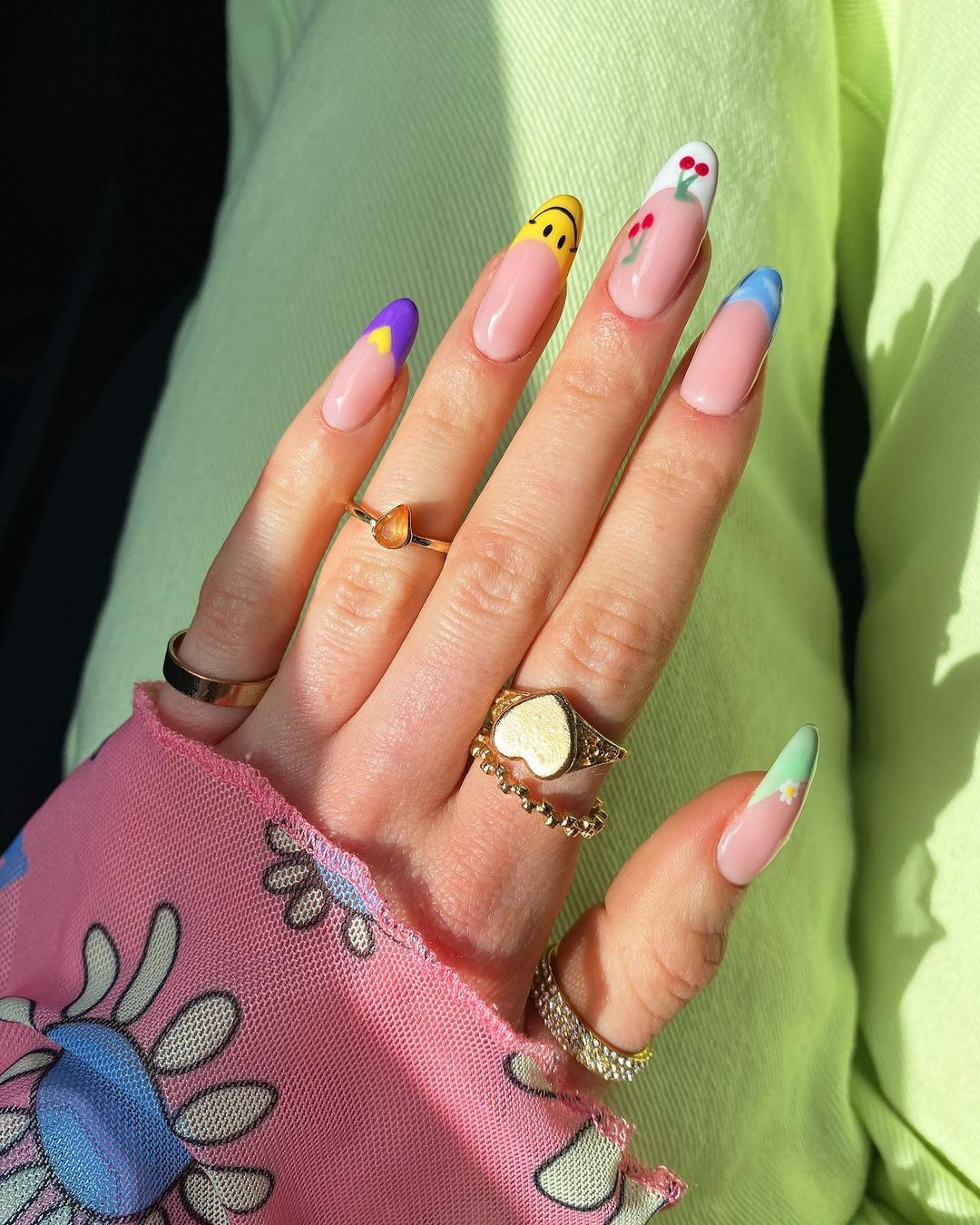 Francesinha colorida: 20 imagens com a nail art do momento