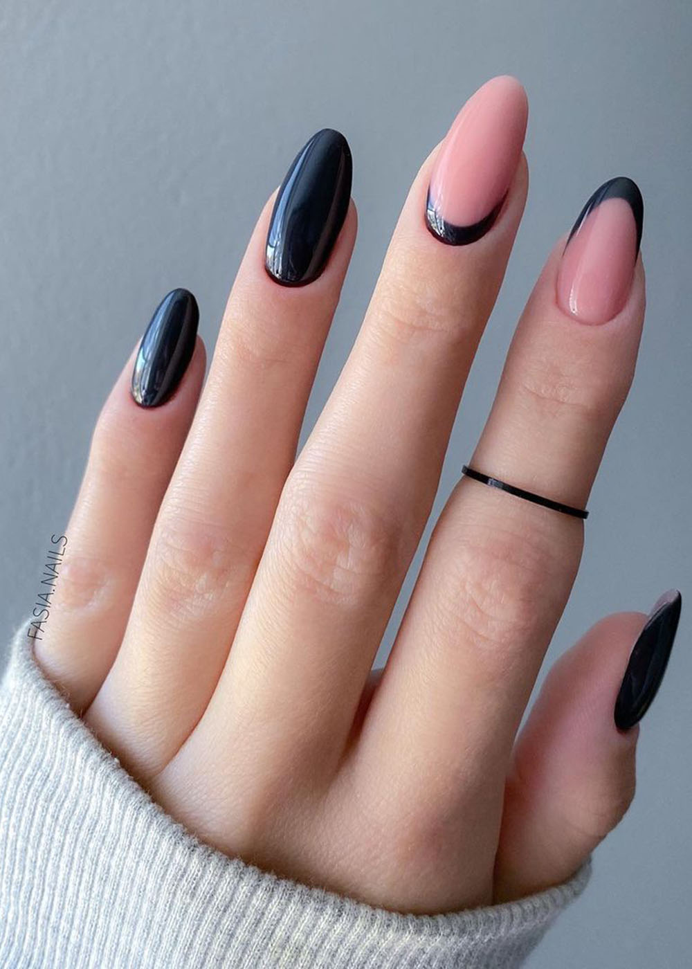 francesinha reversa, unhas minimalistas pretas