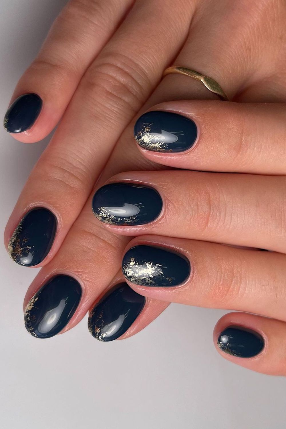 Nail art para festas, preto com foleado a ouro