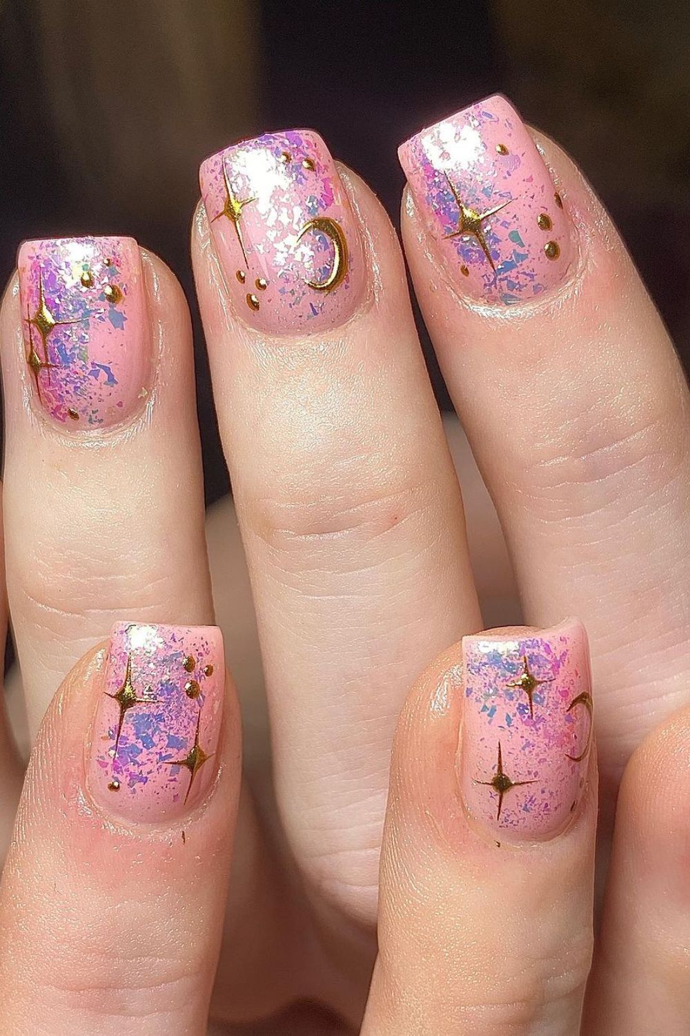 Nail art com desenhos de glitter unha reta