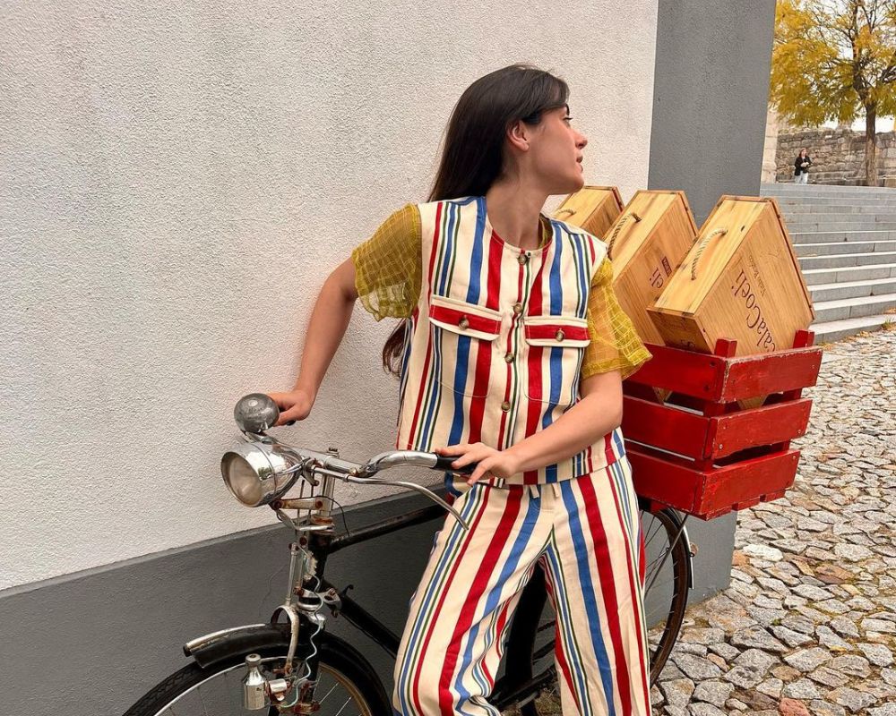 Os looks divertidos estão com tudo: confira 15 inspirações