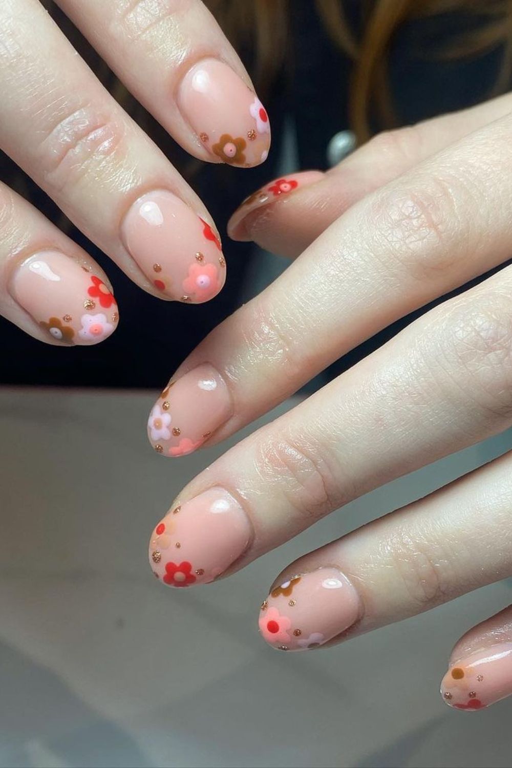 unhas curtas com nail art de flores