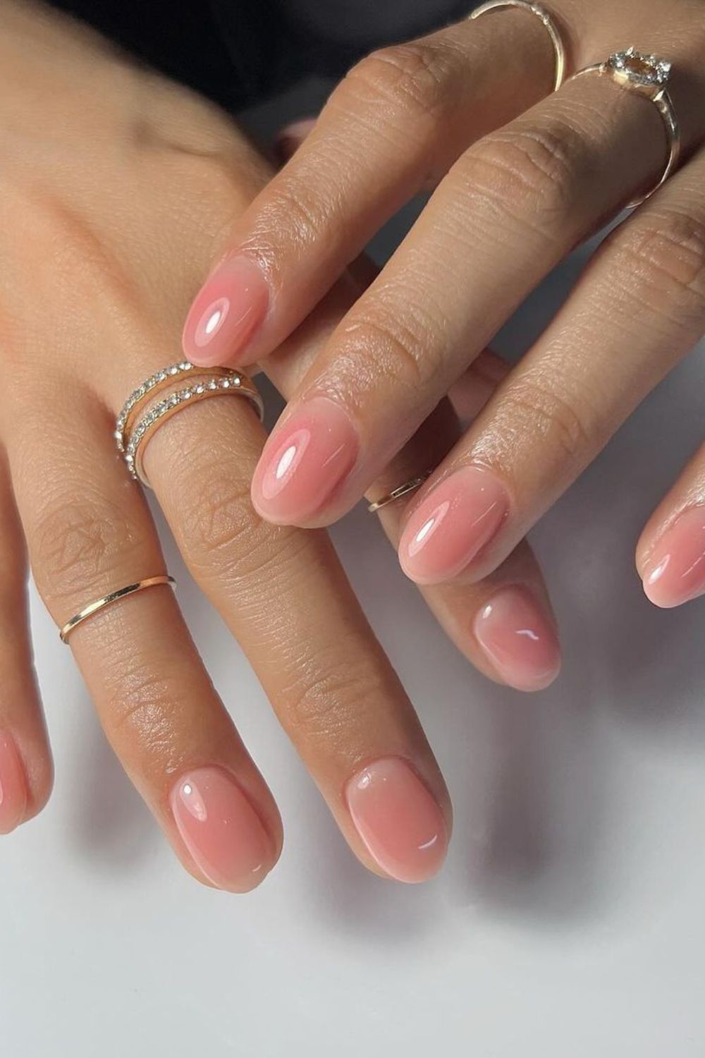 unhas curtas com blush nail