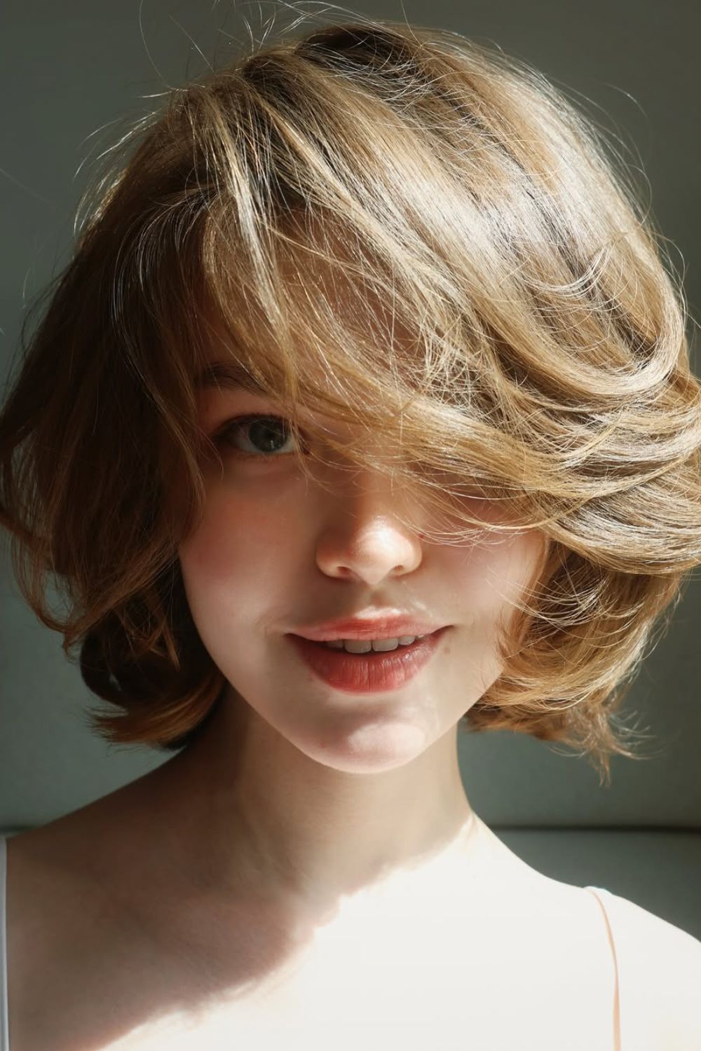 Cabelo curto em camadas escobado