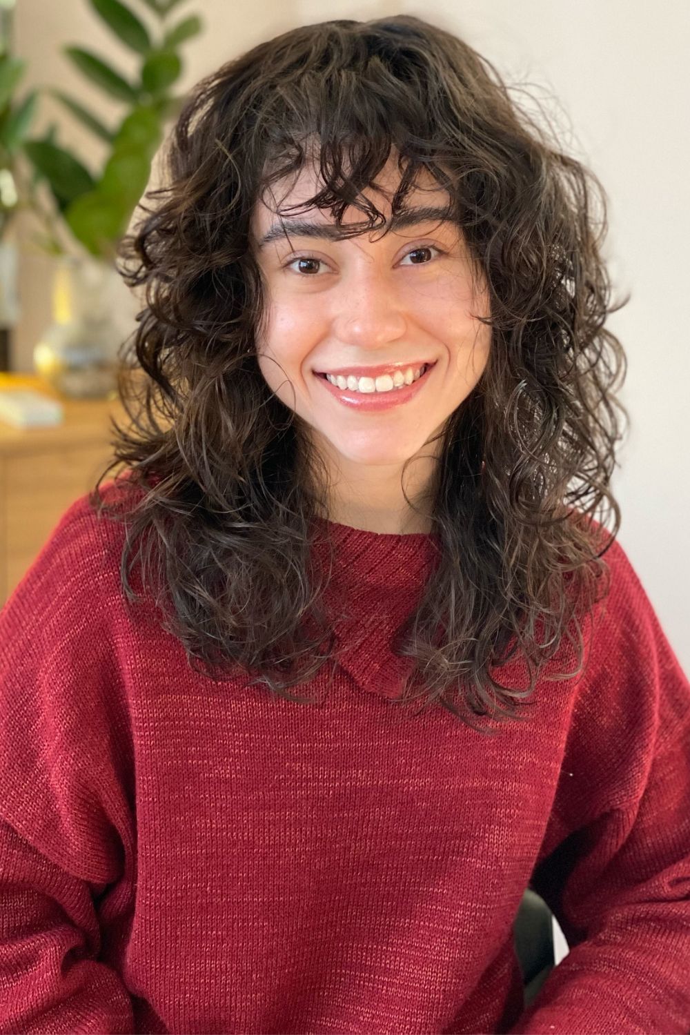 Cabelo cacheado com franja