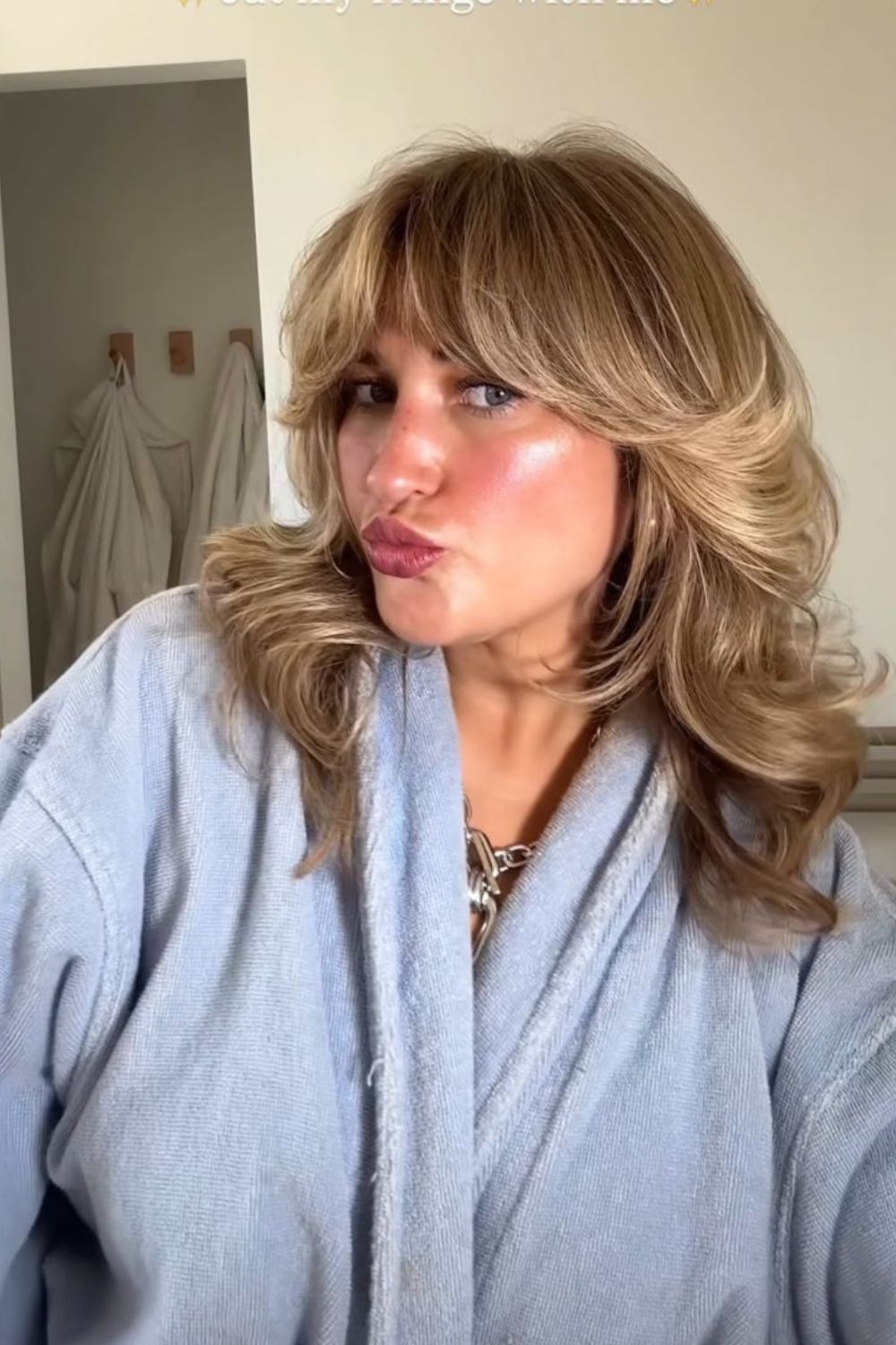 Cabelo loiro repicado modelado
