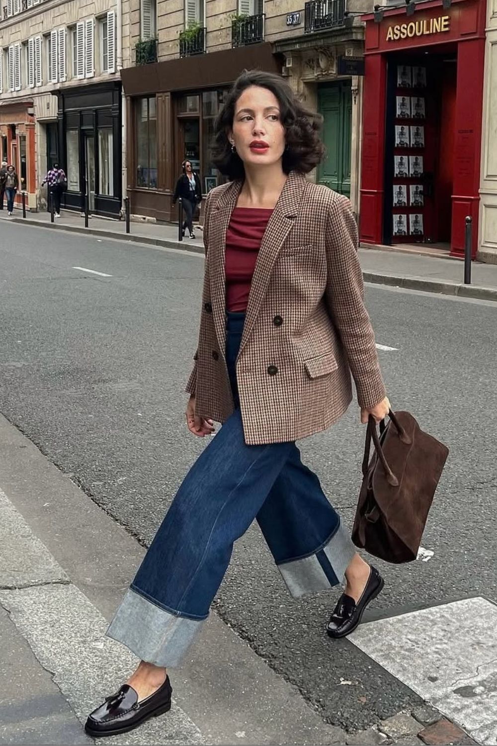 Look fashionista trabalho, Blazer oversized, calça pantaccourt com barra dobrada e mocassim