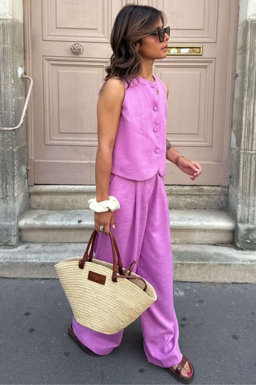 Look combinadinho, conjuntinho lilás com colete e calça de alfaiataria